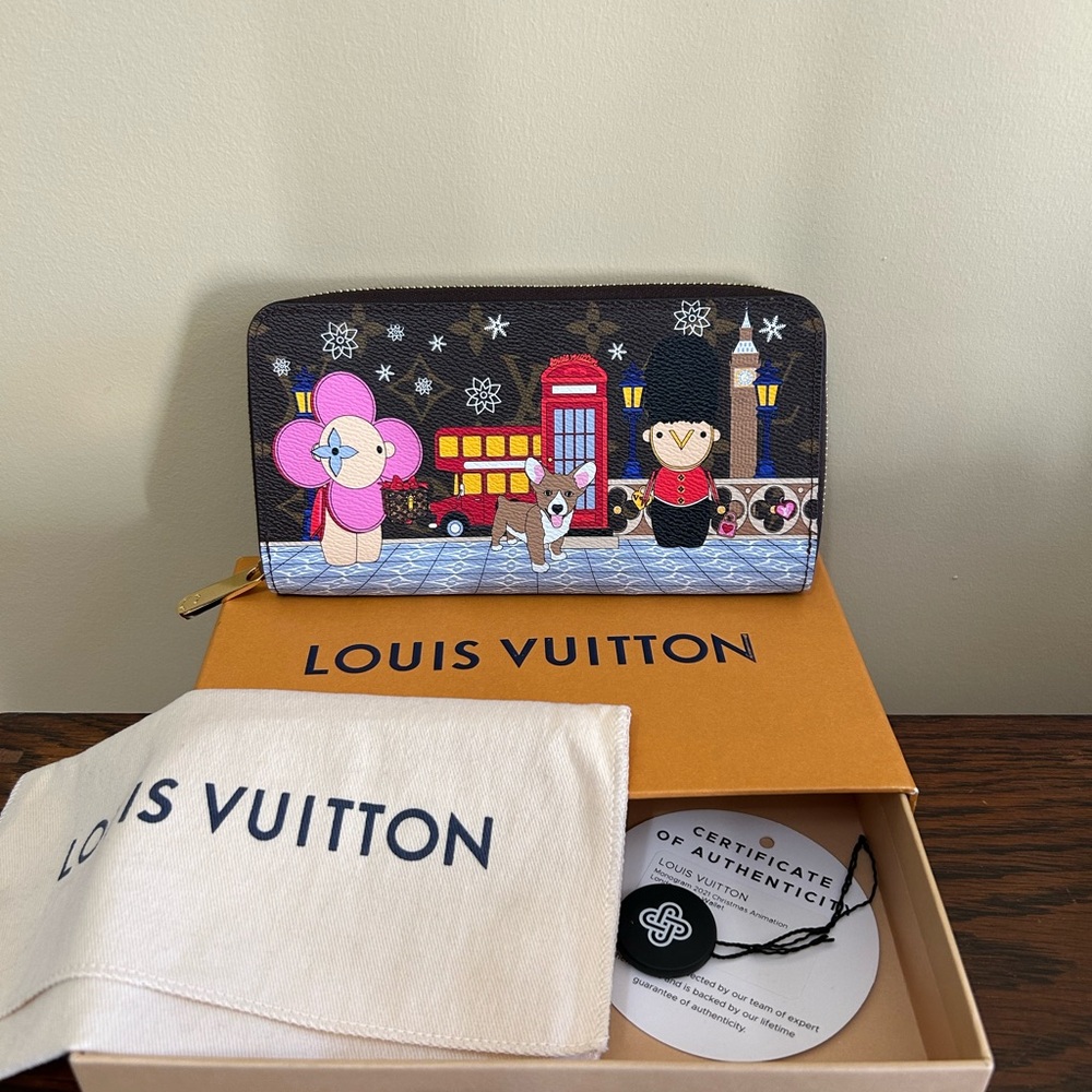 Louis Vuitton 2021 Christmas Animation London Zippy wallet. - Picture 7 of 15